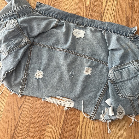 Distressed Cropped Denim Jacket (M) - Picture 7 of 8